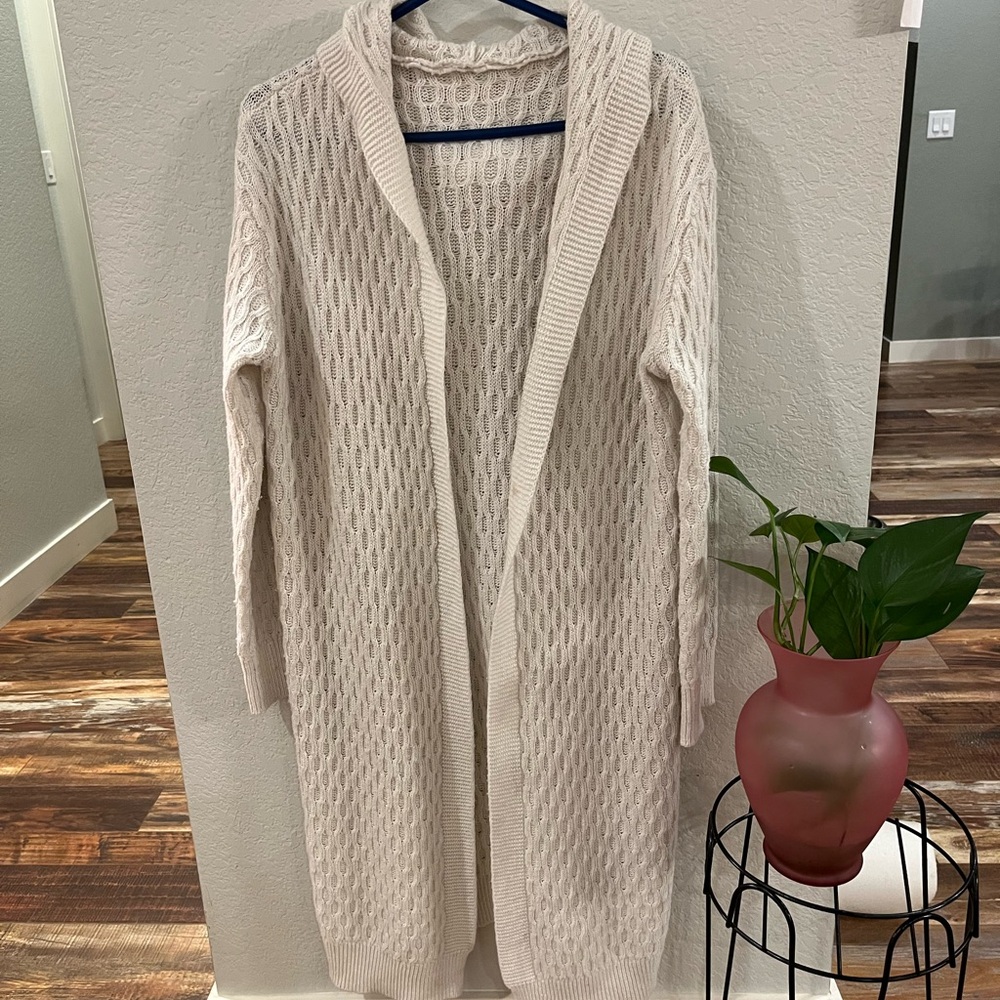 Cream cardigan w/ hood. Sz  2XL but could fit a lg & XL. Brand tag removed.